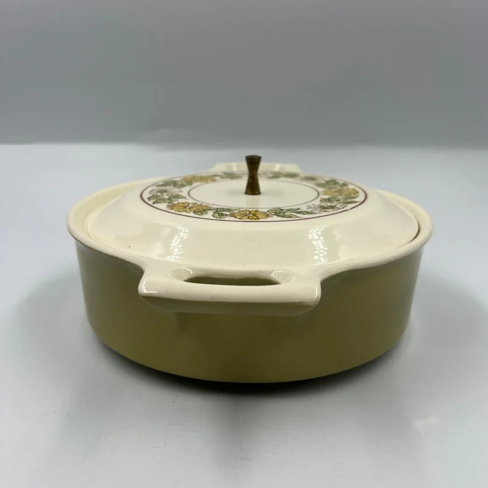 Vtg Metlox Poppy Trail Sculptured Daisy Casserole Dish Avocado Green MCM 8.5